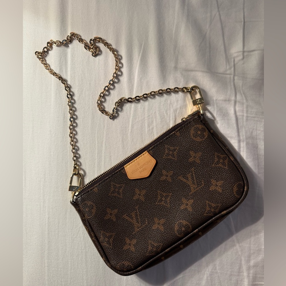 Louis Vuitton // small shoulder bag